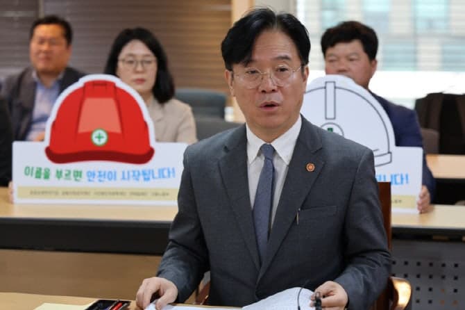 김영훈 노동장관 "삼성전자 노사 결렬 안타까워…밤새워서라도 대화해야"