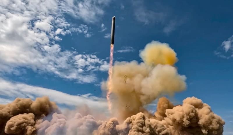 러시아, "유례없는 무기" 신형 ICBM '사르마트' 시험 발사 성공…푸틴 "연말 실전 배치"