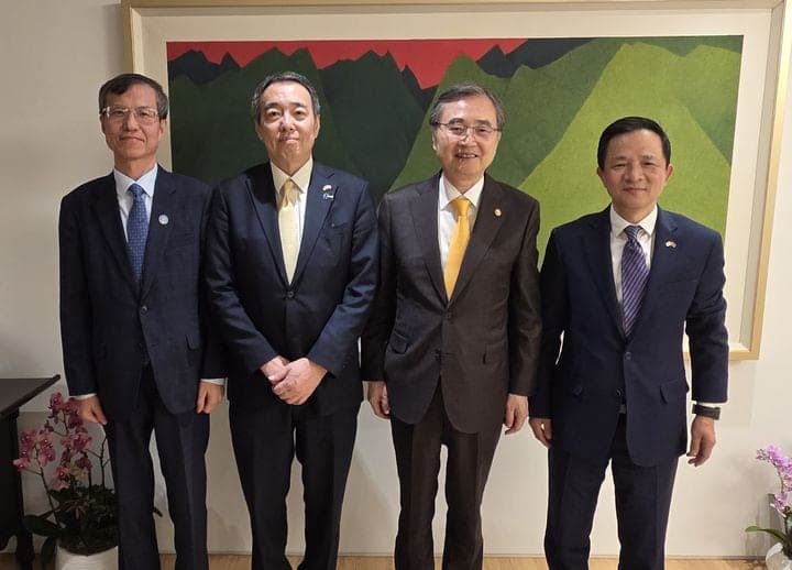 조현 외교, 주한 중국·일본 대사 만나 "3국 소통·협력 확대" 강조