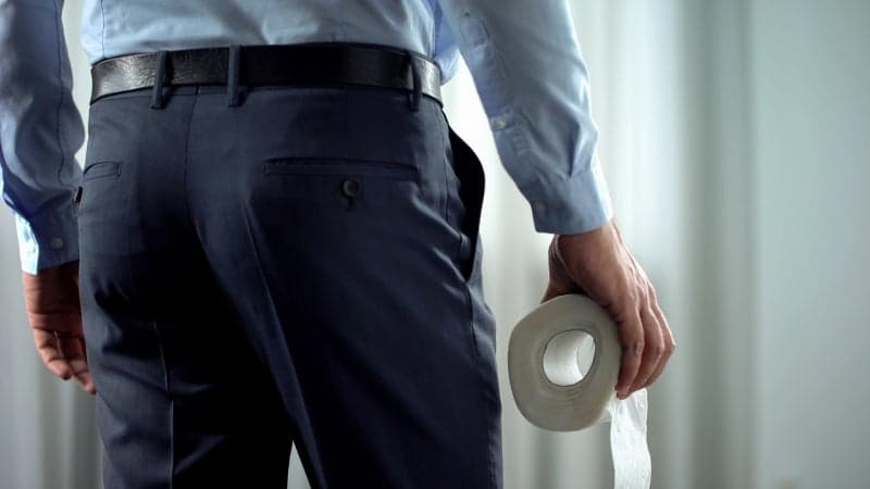 "계약직 화장실 사용 경멸한다"…50대 가장 울린 지사장 한마디, 네 자녀·노모 부양 50대 가장 울분