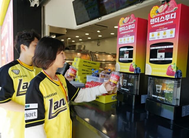 "야구팬 잡았다" 노브랜드 버거 '랜더스무디', 1만잔 판매 돌파…"직관 필수 음료" 등극