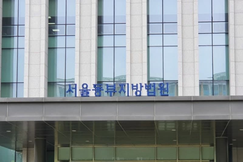 '벨루가 방류 시위' 환경단체 대표 2심서 선고유예…"공익 목적"