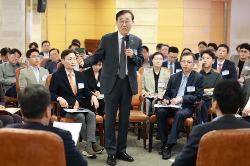 김윤덕 국토부 장관, 주택업계와 타운홀 미팅…"PF·세제·대출 규제 풀어야" 공급 확대 호소