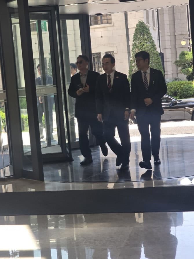 박홍근 기획예산처 장관, 첫 한은 방문…신현송 총재와 "기관 간 유기적인 협조·소통하자"