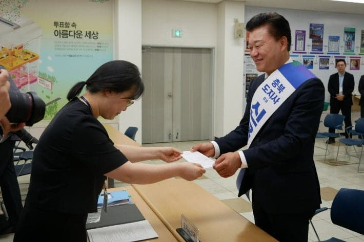충북 지방선거 본격 선거전 개막…도지사 후보 거친 공방