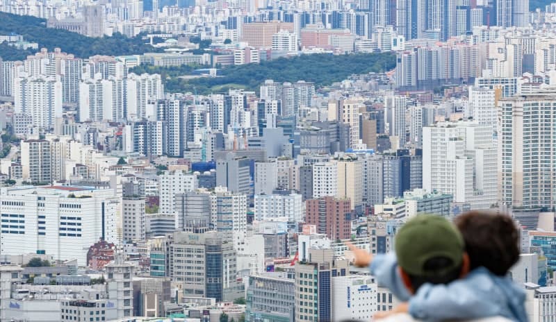 서울 아파트 거래 '뚝' 밀려나는 실거주…경기는 중소형 매매 급증