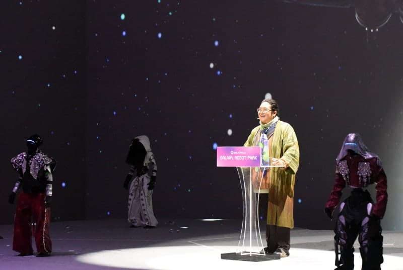 세계 최초 로봇 파크 개관, K-POP 댄스 로봇 공연…"사람 얼굴 덧입힌 로봇 아이돌 내년 공개"