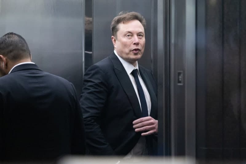 머스크, 트럼프 방중 수행으로 오픈AI 소송 재판 불참…변호사, 배심원에 사과