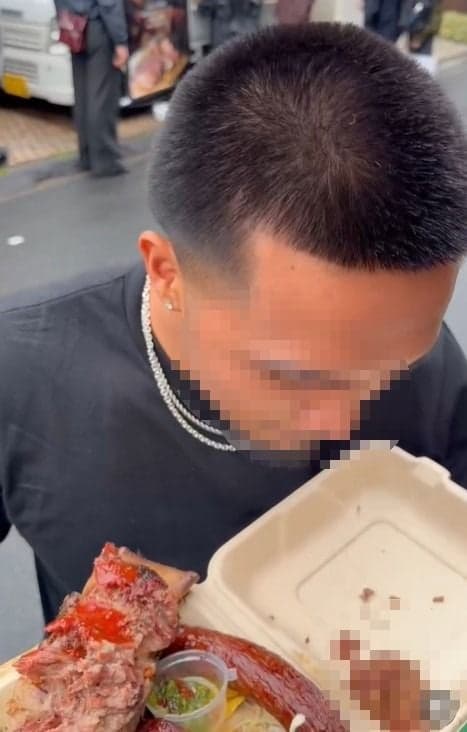 "맛없다 퉤"…외국인 인플루언서 日여행 중 '비매너 먹방' 논란