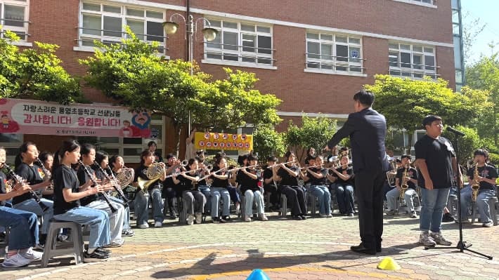 “선생님 감사합니다” 경남 학교 곳곳에서 스승의 날 행사…상호 존중·신뢰 회복 계기