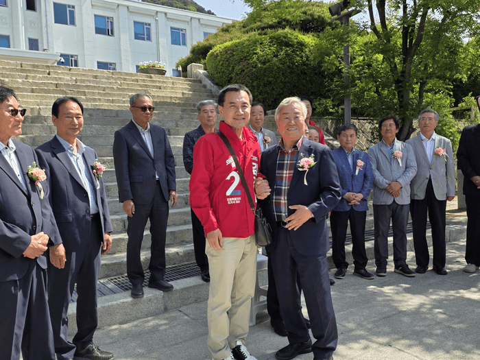 김진태, 스승의 날 맞아 은사들 앞에서 본선 첫발 "스승 기대 잊지 않고 도민 속으로"