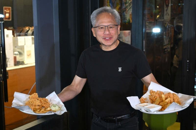 “형이 오늘 깐부 쏜다”…엔비디아, 세계 첫 시총 5.5조 달러 돌파…은 시총도 넘었다