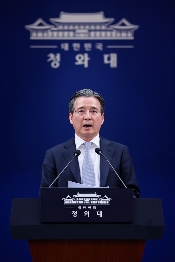 청와대 블룸버그 항의, '국민배당금' 논란 격화