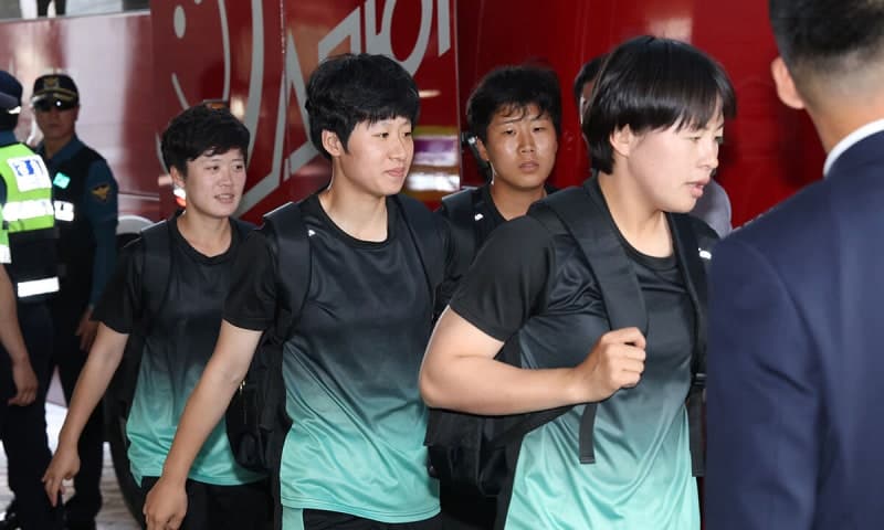 8년 만 방한 北 여자축구, '무표정' 속 긴장감