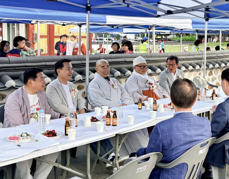 김진태, 강릉 봉축법회 참석 "여러분 뵈니까 눈물이 핑 돈다" 불심 공략