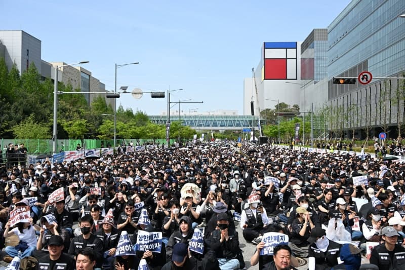“월급에 노조 수당 1000만 따로”…삼성 노조 위원장, 5명이 7억 주물러 '황제 지도부' 논란에 조합원 이탈 가속화