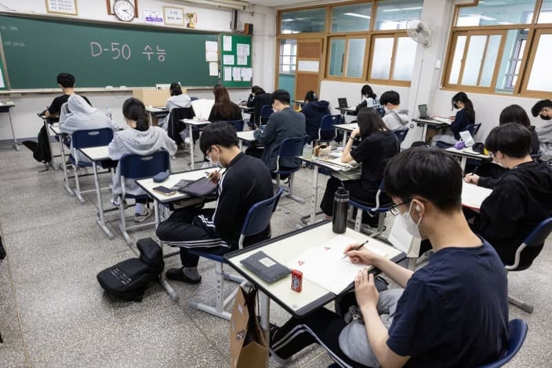“입시·학교 적응 때문”…20대가 돌아본 학창시절 행복도 ‘최저’는 고1