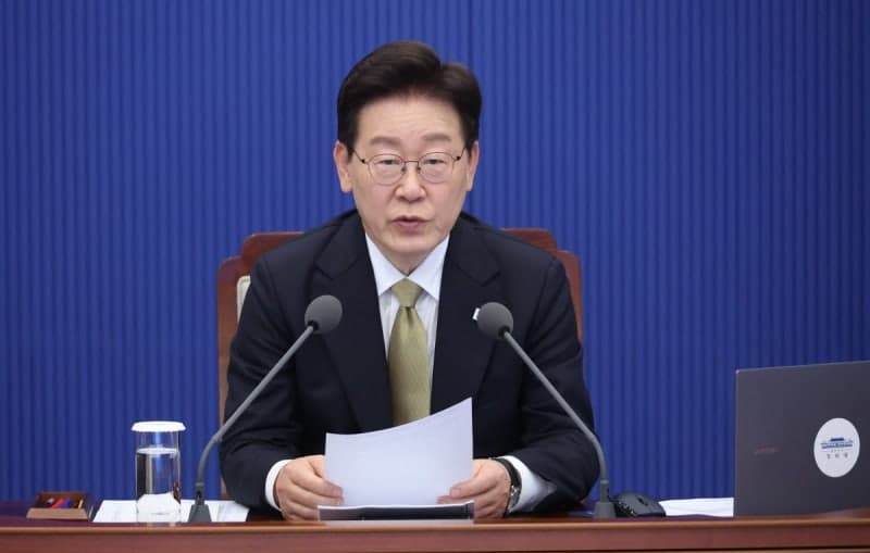 李대통령 "노동권만큼 기업경영권도 존중돼야…국민 기본권, 공공복리 위해 제한 가능"