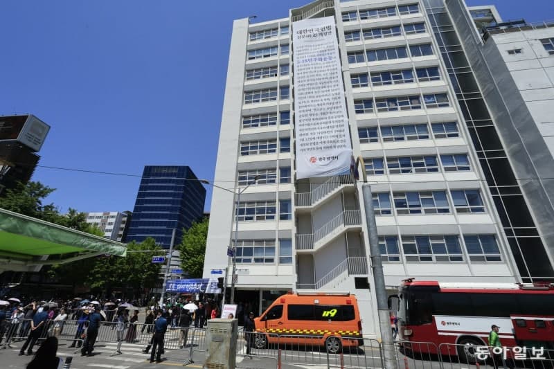 李대통령, 5·18 정신 헌법 수록·직권등록 약속