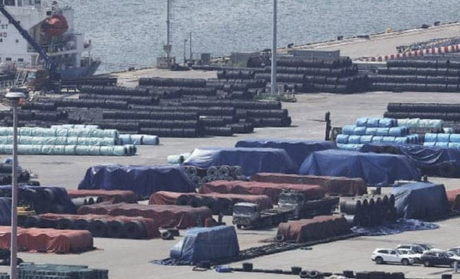 EU, '중국 겨냥' 외국산 철강 수입관세 50%로 인상…무관세 물량 절반 축소