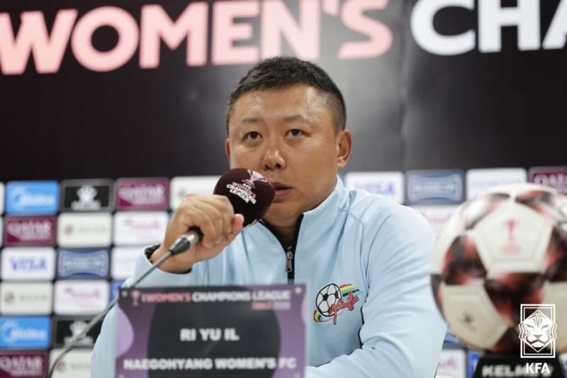 北 내고향여자축구단 "공동응원단, 우리가 생각할 문제 아냐... 경기만 집중"