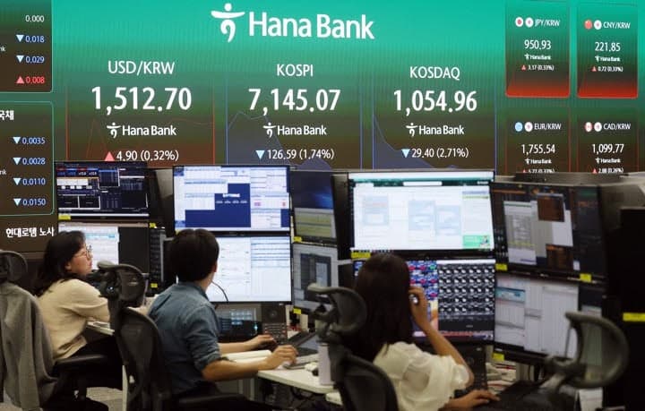 외국인 10거래일 매도에 코스피 7200선 반납…장중 7000선 위협