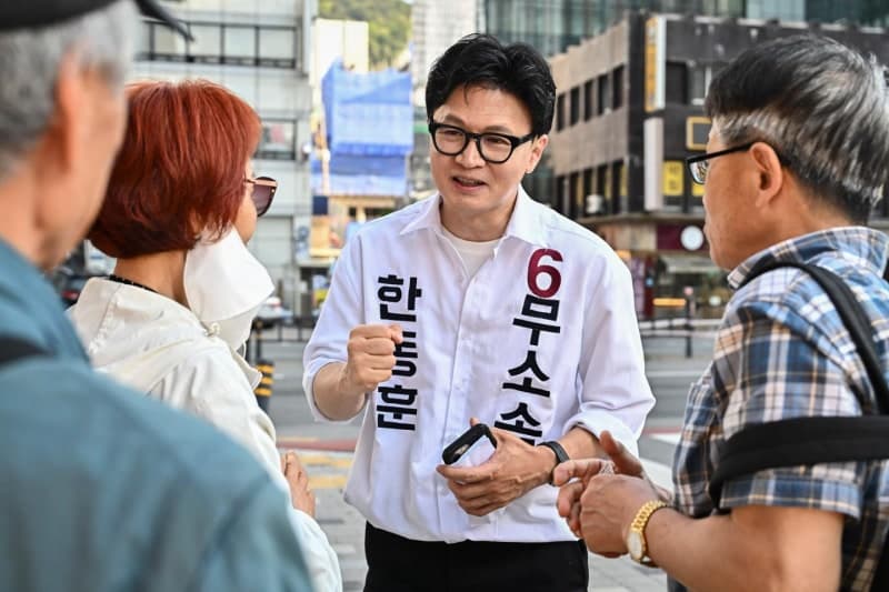 한동훈 "단일화, 민심이 길 내줘" vs 박민식 "1%도 없다"…부산 북갑 보수 단일화 '초접전'