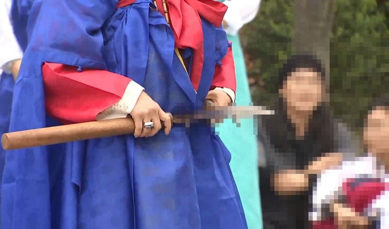 '가짜 무속인' 조말례에 회삿돈 66억 바친 가전업체 전 대표 징역 3년 실형