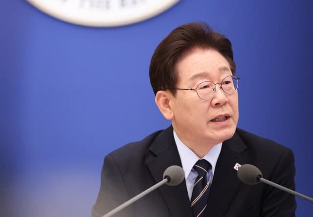 李대통령, 삼성전자 노조에 "세금도 떼기 전 영업이익 배분? 이해 안 돼…선 넘지 말아야"