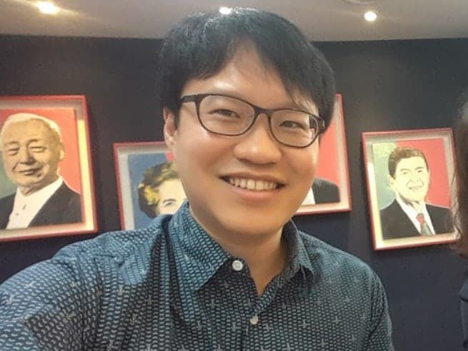 윤서인, '5·18 탱크데이' 조롱 논란…"전두환도 절레절레"