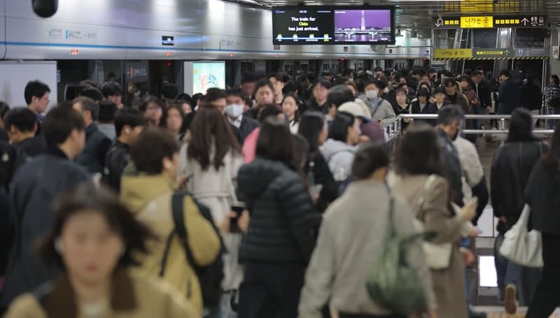 서울 지하철 출근길 가장 붐비는 요일은 화요일, 퇴근길은 금요일