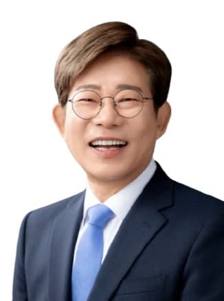 김성근 충북교육감 후보, "특정 정당과 연대" 윤건영 후보 선관위·경찰에 고발
