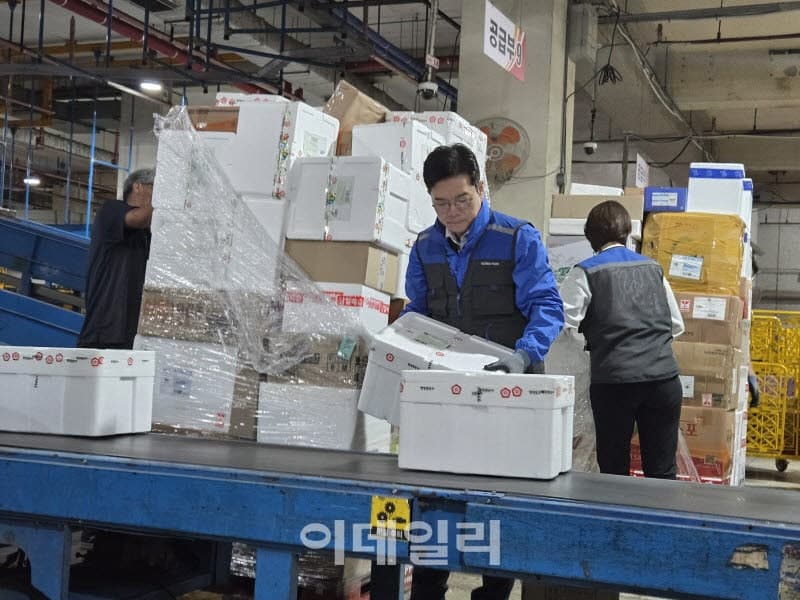 정원오, '우편집중국'서 선거운동 포문…"서울 안전 뒷받침"