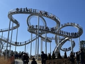 “구름 위 걷는다”…포항 랜드마크 '스페이스워크' 방문객 400만 돌파 초읽기