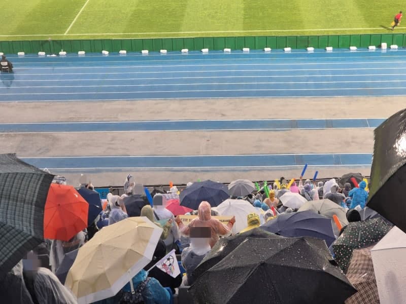 남북 축구 대결, 스포츠 넘어선 불통과 기대