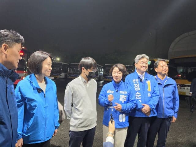 추미애, 의왕 차고지서 첫 유세 "교통 대전환으로 도민 삶 바꾸겠다"