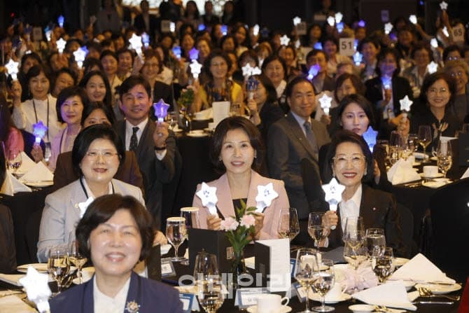 김혜경 여사, '자랑스러운 숙명인' 수상…"기술 세상 바꿔도 공동체 이끄는 힘은 결국 사람" 강조
