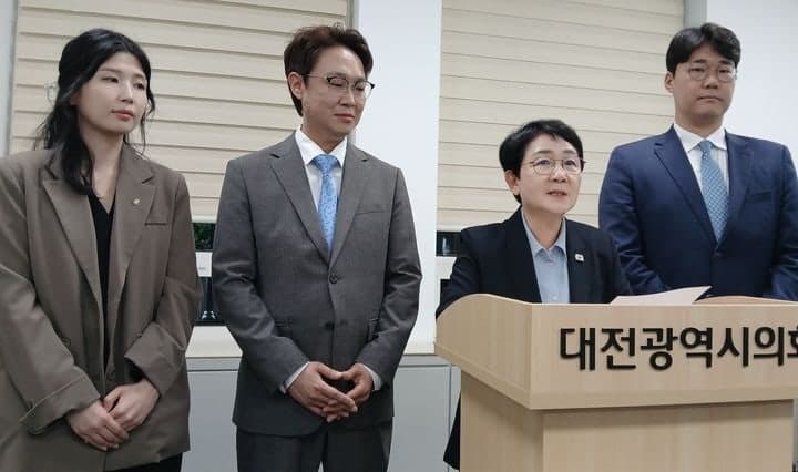 민주당 "이장우, 야구장 스카이박스 특혜 의혹 철저한 수사 필요"