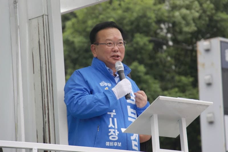 김부겸 "대구 도약" vs 추경호 "경제 회복"…대구시장 선거 '현장 대결' 강행군