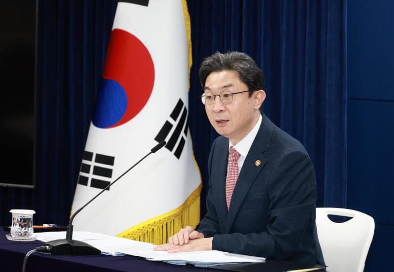 이억원 “상황 달라졌다”…9년 만에 금가분리 원칙 손보나, 디지털자산법과 연계 검토
