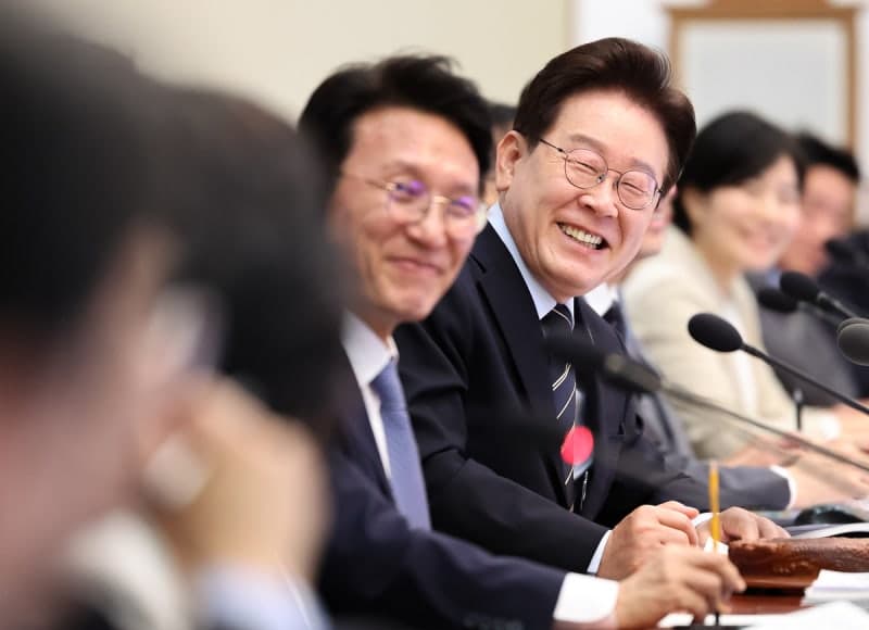 익선동 찾은 李대통령, 커피 주문하며 "거기 커피는 아니죠?"