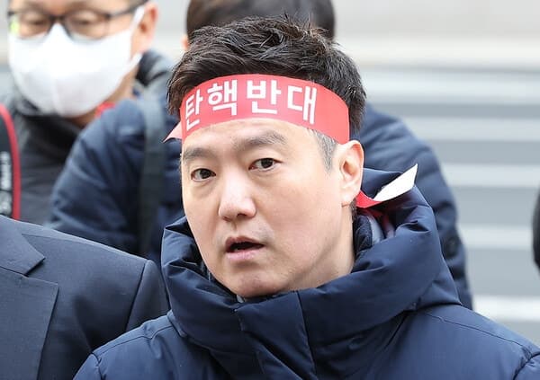 경찰, "김수현·김새론 미성년 교제설 허위" 판단…'가세연' 김세의 구속영장 신청