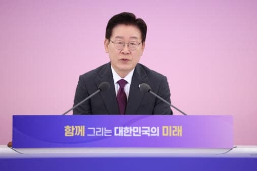 李대통령, 웅보 ILO 사무총장 접견…AI시대 노동정책 협력 논의