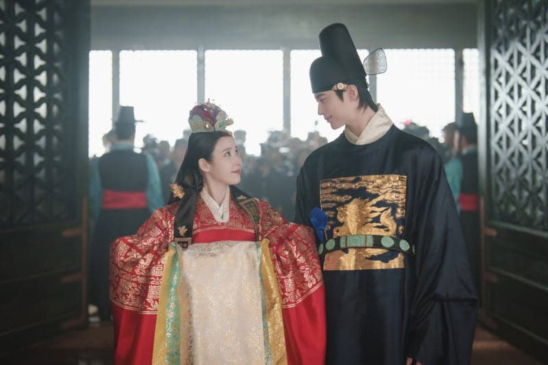 역사왜곡 논란 '대군부인' 후폭풍…MBC, "천세" 즉위식 삭제 및 팝업스토어 조기 종료