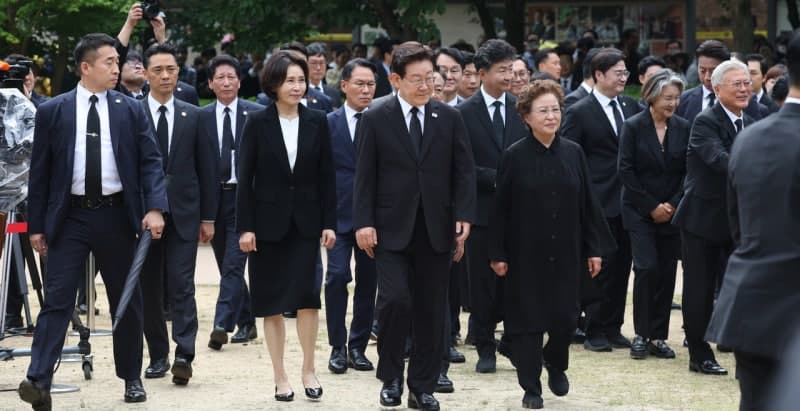李대통령 "노무현의 못다 이룬 꿈 완수…기득권 반발 두려워 않고 개혁 추진"