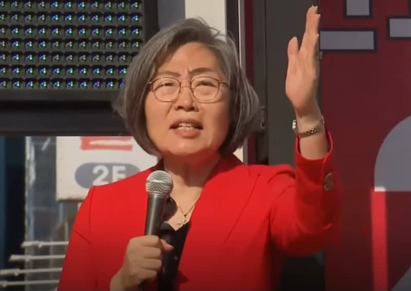 “인증샷 올리자” 이수정 교수발 ‘스벅’ 논쟁 불붙었다… 대통령·장관·與까지 스타벅스 난타