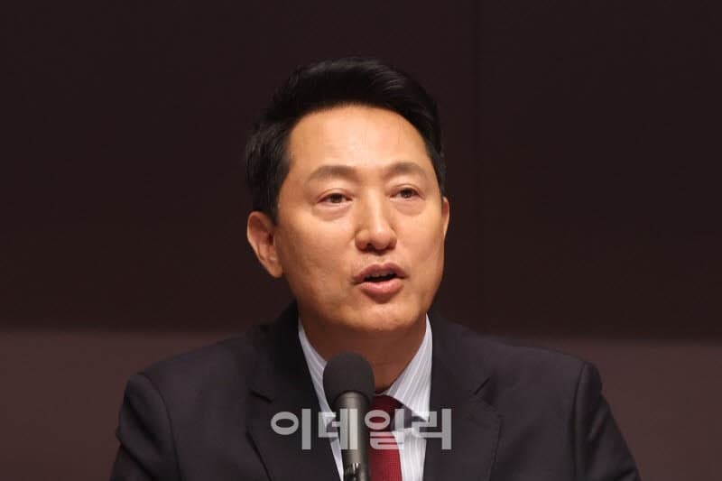 與 "오세훈, '전월세난' 정부 탓 말고 '반토막 공급'부터 사과해야"