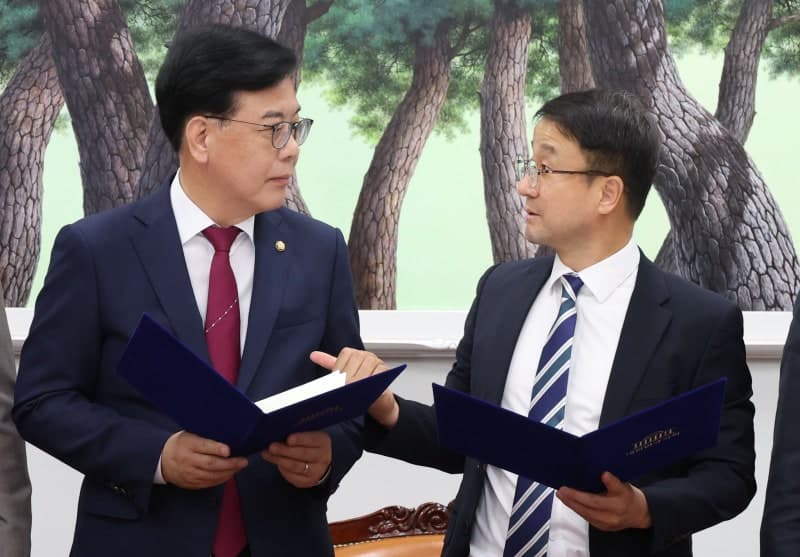 노무현 서거 17주기, 여야 '정신 계승' 한목소리…민주 "검찰개혁 완수" 국힘 "공소취소 반칙"