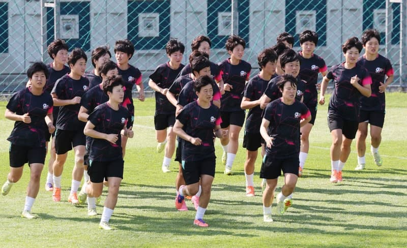 아시아 정상 오른 北 여자축구단, 우승 상금 100만달러 수령 '안갯속'