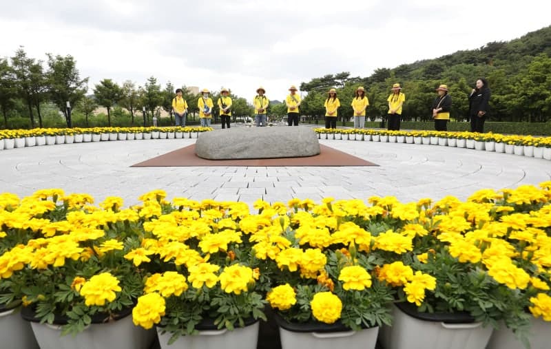 노무현 서거 17주기 추도식, 민주당 등 범여권 인사들 봉하마을 집결